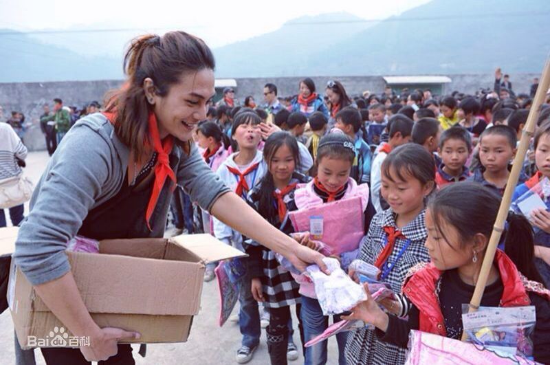 翁航融(Henry)工作照片素颜照相册