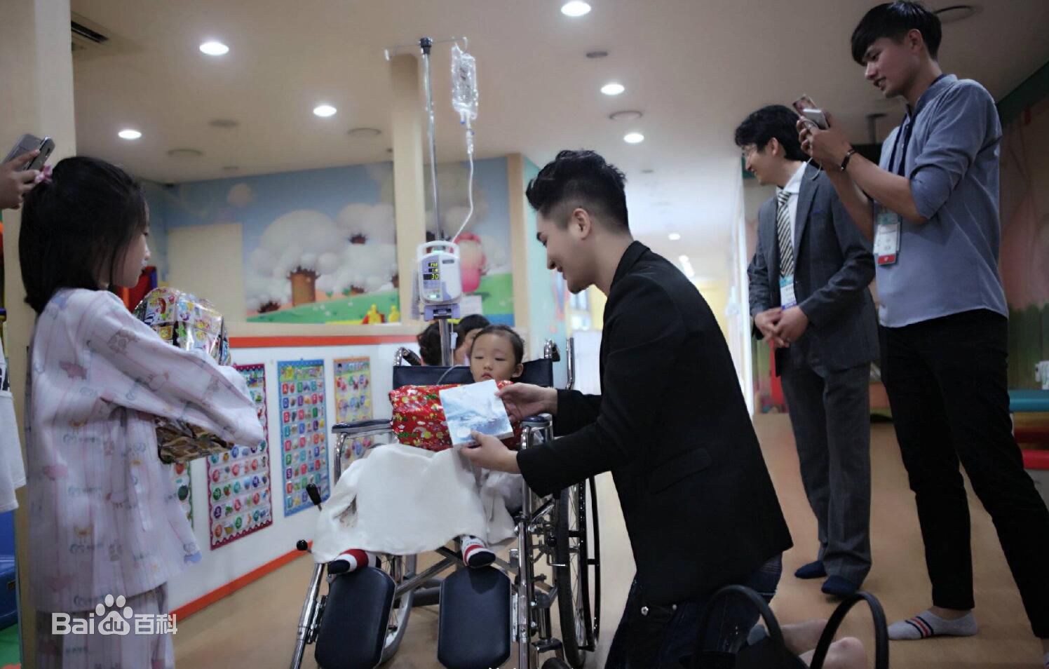 翁航融(Henry)工作照片素颜照相册