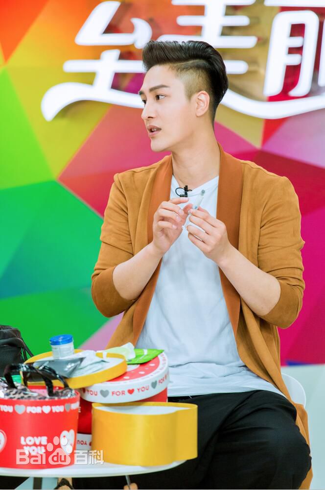 翁航融(Henry)工作照片素颜照相册