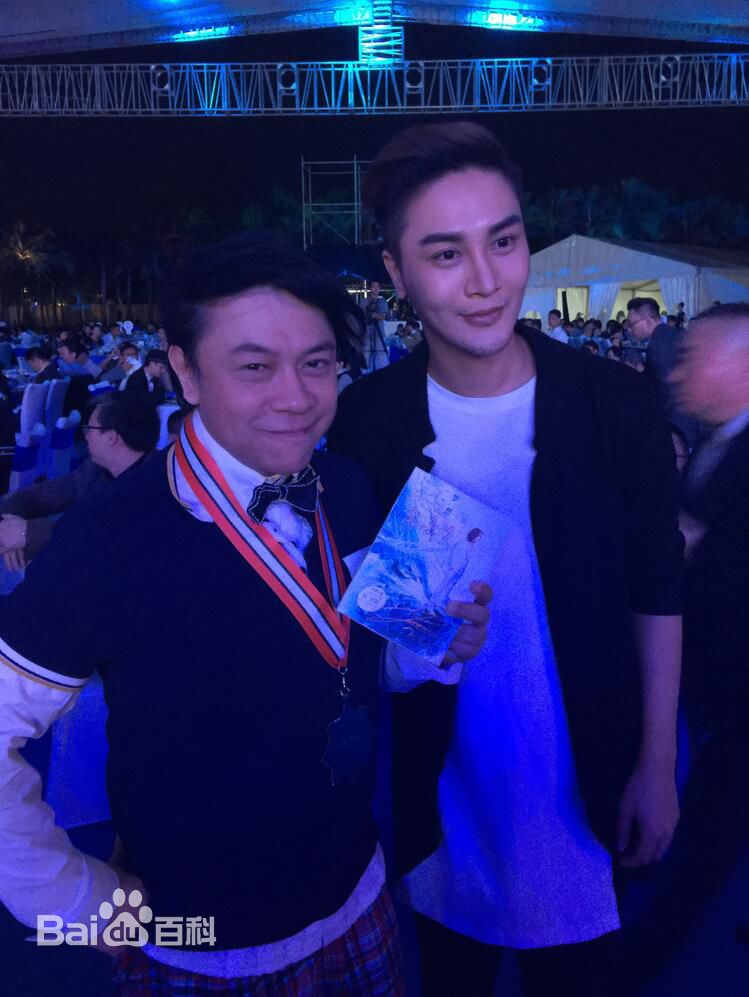 翁航融(Henry)工作照2图册