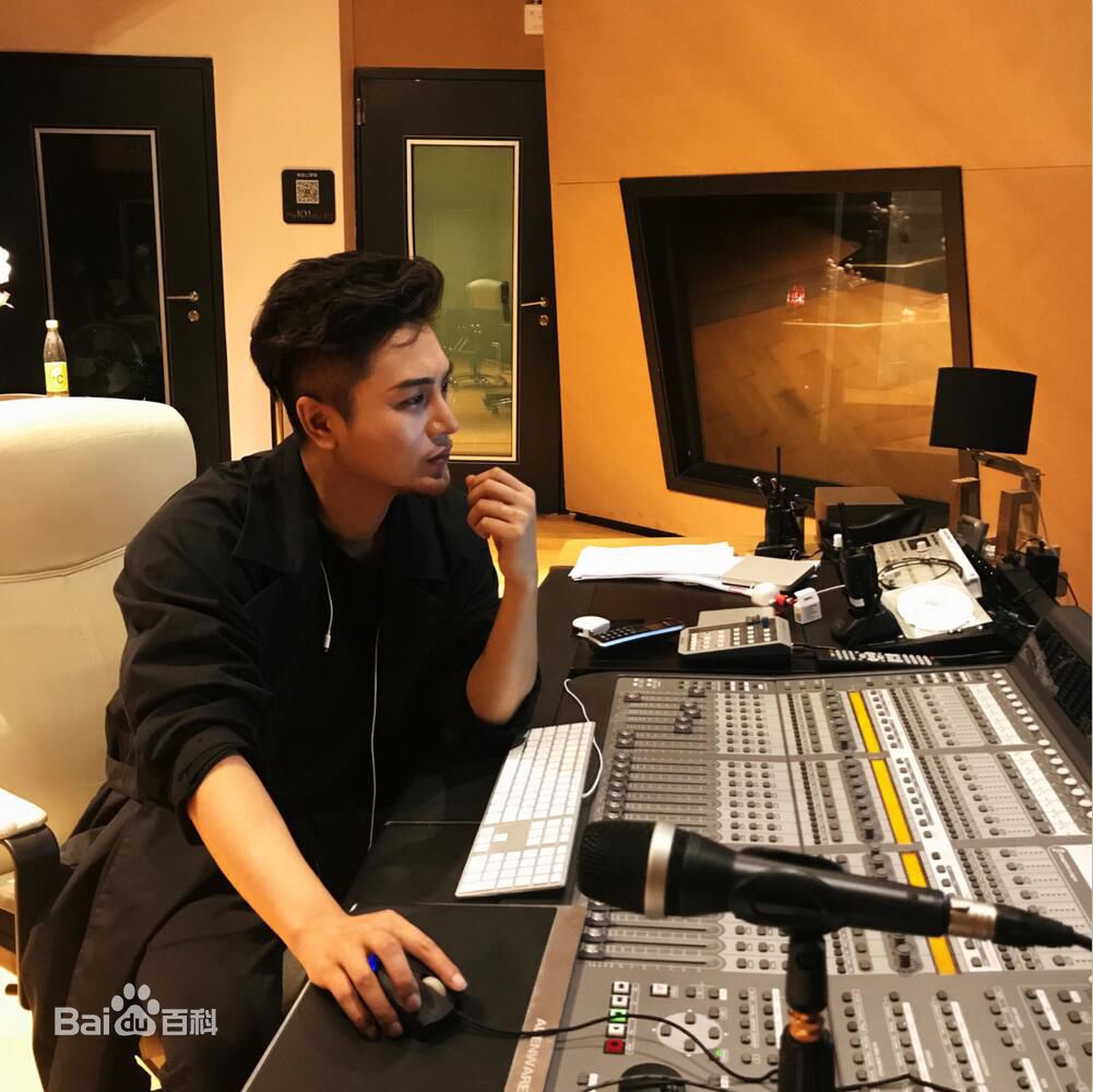 翁航融(Henry)工作照2图册