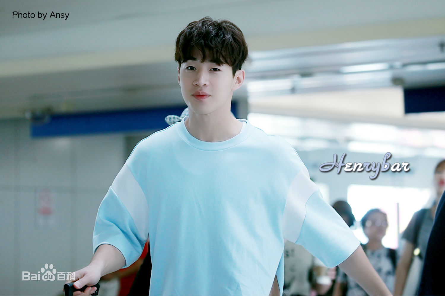 刘宪华(Henry Lau、)机场图壁纸壁纸