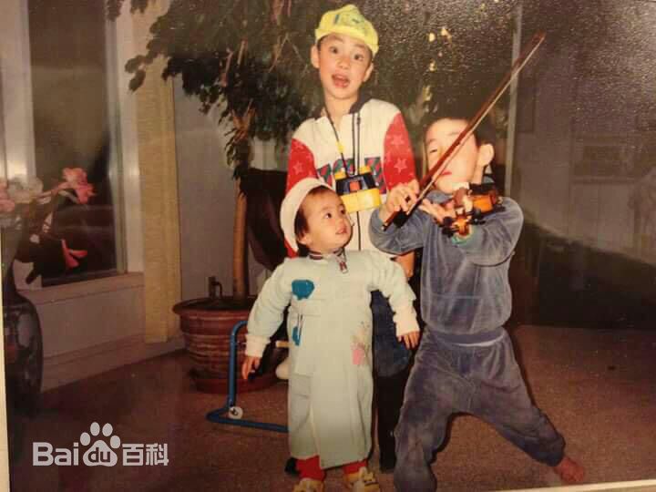 刘宪华(Henry Lau、)童年Henry壁纸壁纸