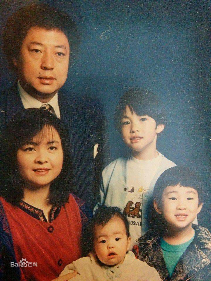 刘宪华(Henry Lau、)童年Henry壁纸壁纸