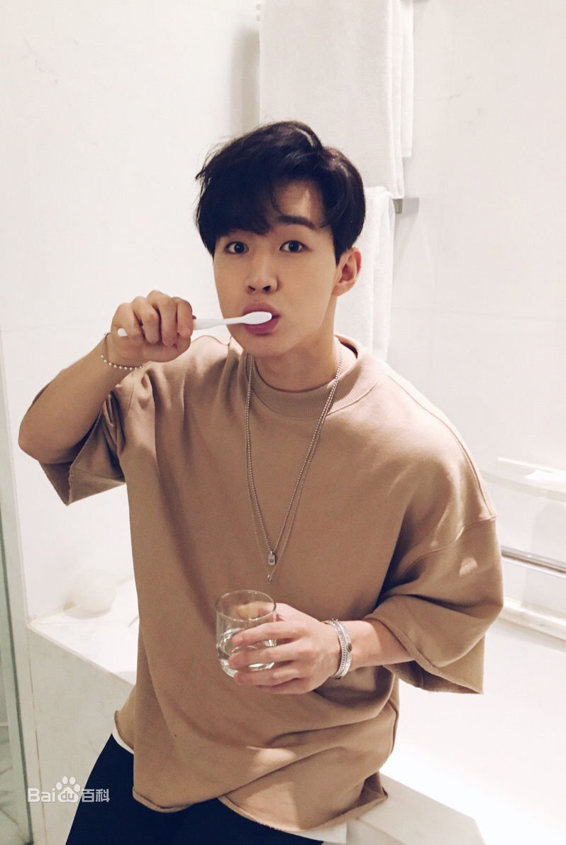 刘宪华(Henry Lau、)生活照素颜照相册