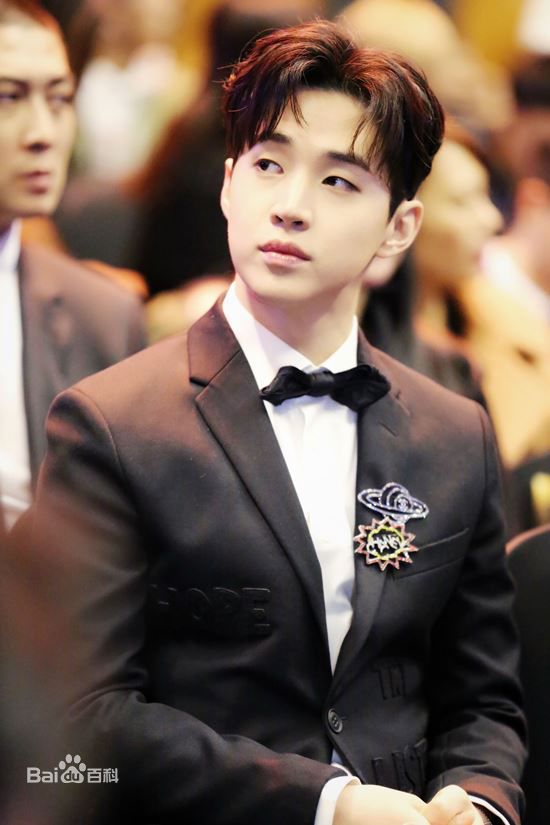 刘宪华(Henry Lau、)MAHB年度先生盛典性感图片图集