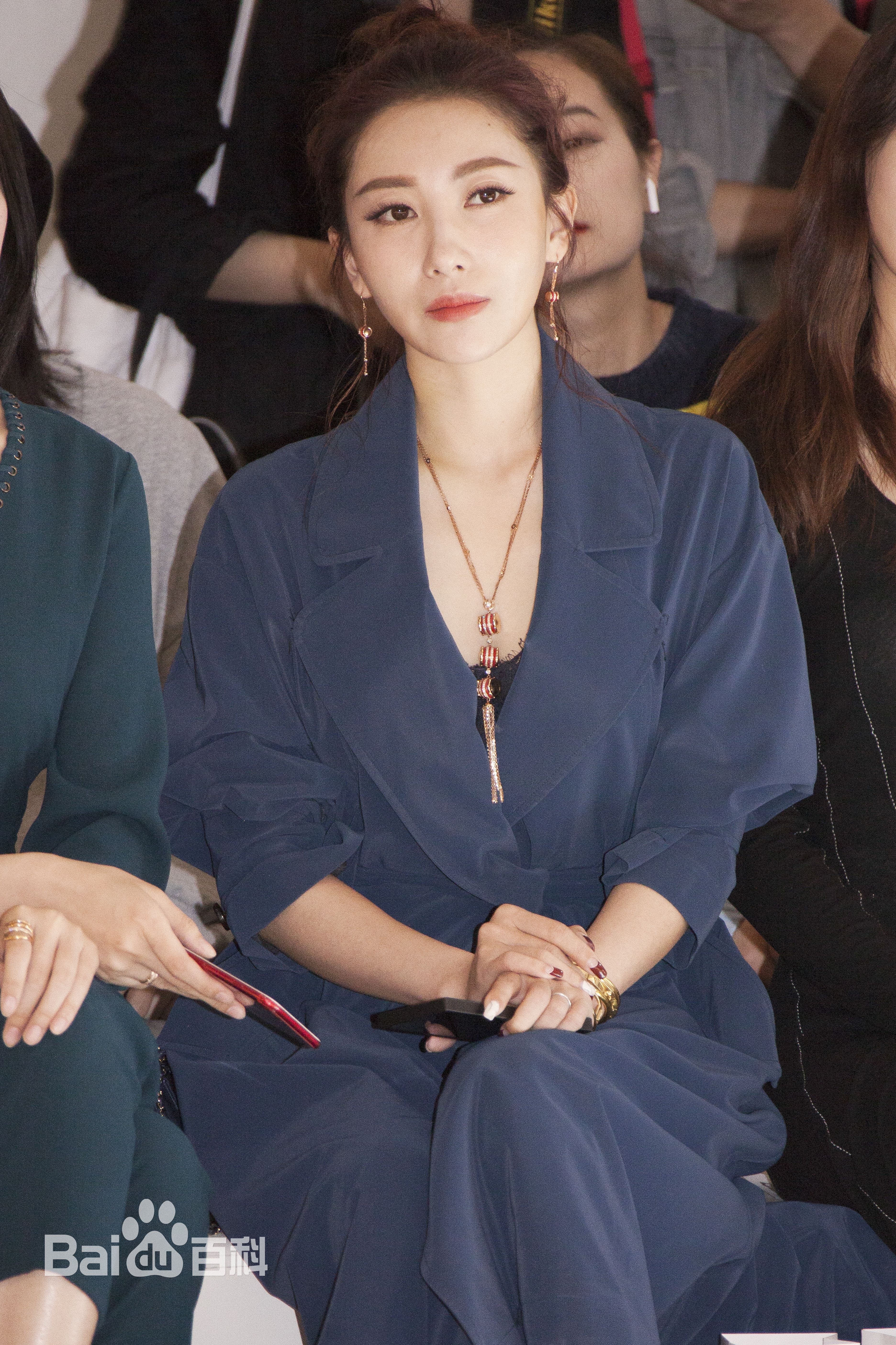 殷旭个人图册前后照片