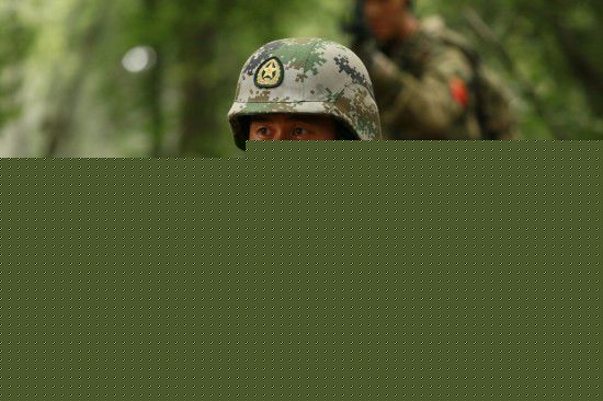 最新马东延在《战狼》剧组照中的图集