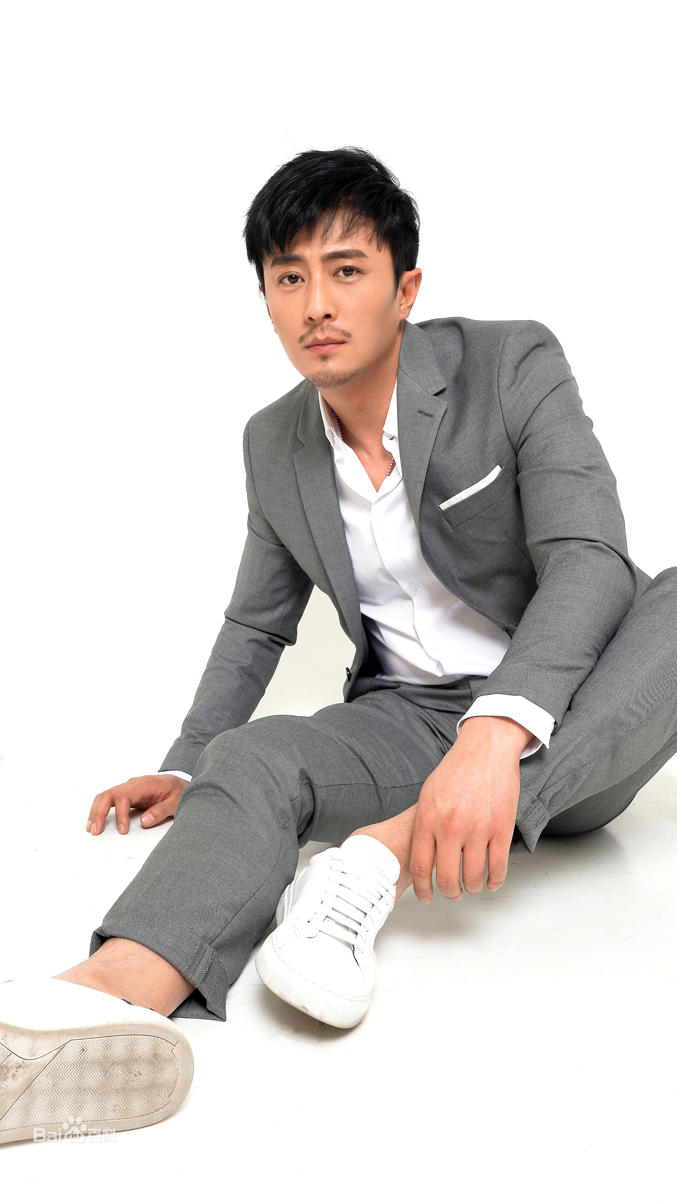 王铭(John)西装性感图片图集