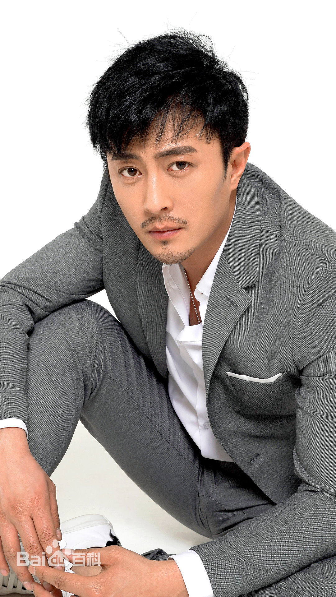 王铭(John)西装性感图片图集