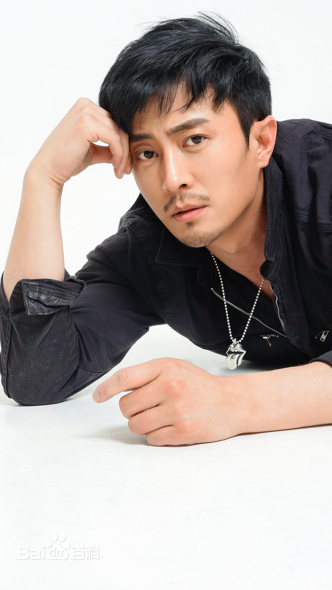 王铭(John)西装性感图片图集