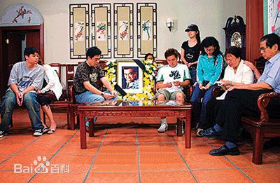 郭昶剧组成员痛哭性感图片图集