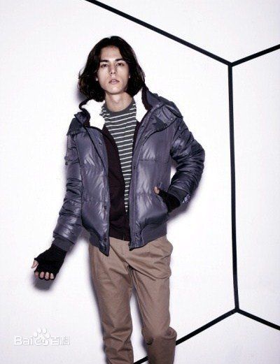 李贤宰(LEE HYUNJAE)UGIZ 与 H壁纸壁纸