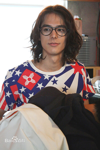 李贤宰(LEE HYUNJAE)UGIZ 与 H壁纸壁纸