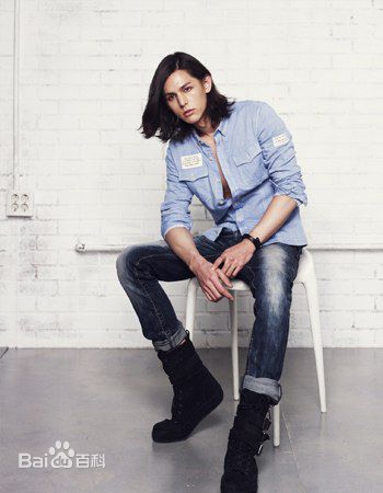 李贤宰(LEE HYUNJAE)UGIZ 与 H壁纸壁纸