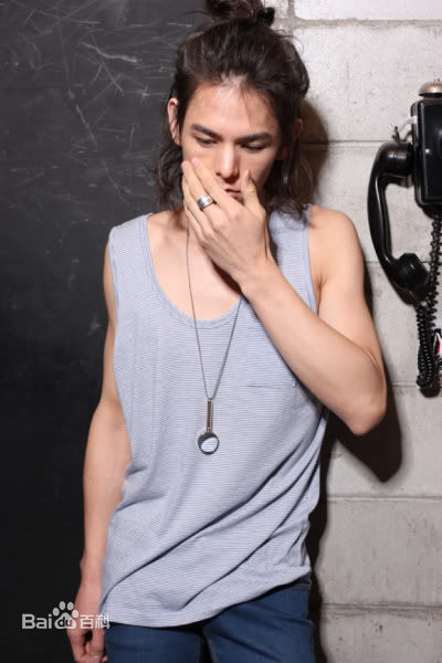 李贤宰(LEE HYUNJAE)UGIZ 与 H壁纸壁纸