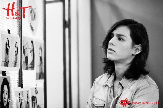 李贤宰(LEE HYUNJAE)UGIZ 与 H壁纸壁纸