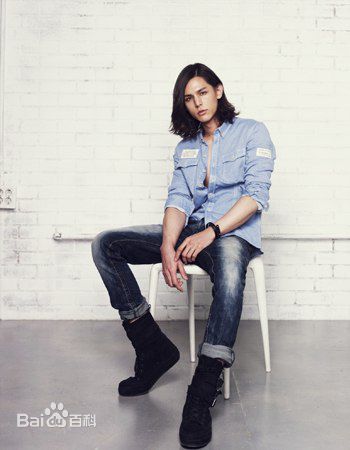 李贤宰(LEE HYUNJAE)UGIZ 与 H壁纸壁纸