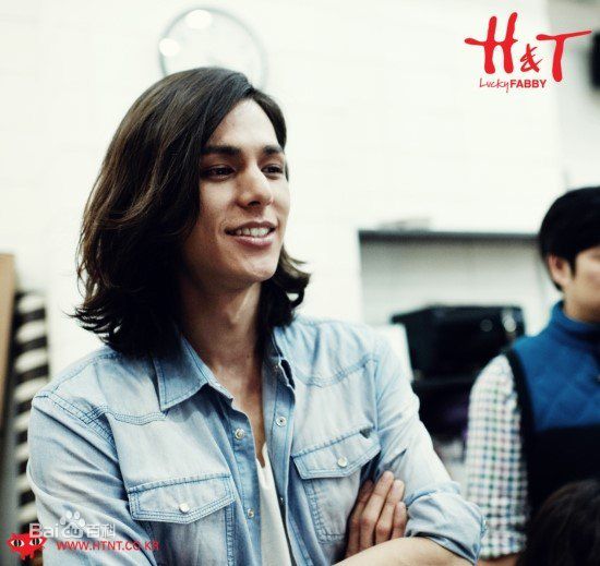 李贤宰(LEE HYUNJAE)UGIZ 与 H壁纸壁纸