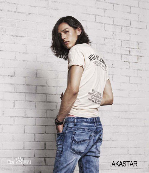 李贤宰(LEE HYUNJAE)UGIZ 与 H壁纸壁纸