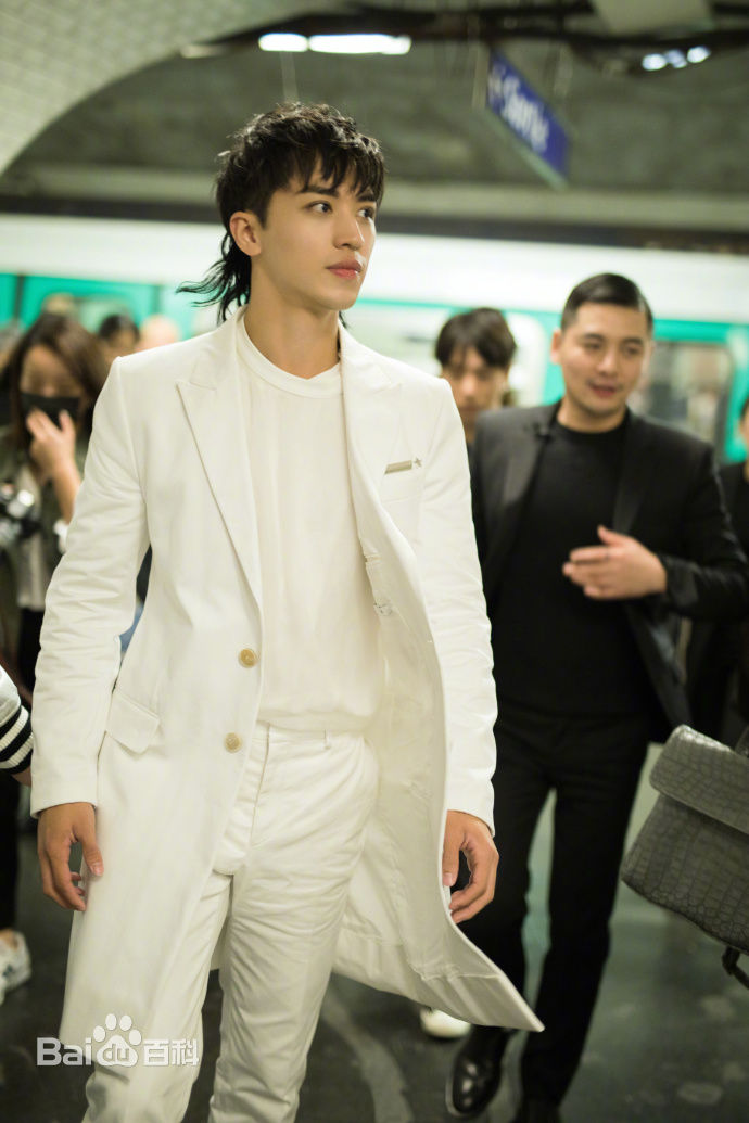 许魏洲(Timmy Xu、)巴黎时装周性感图片图集