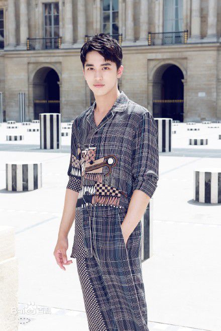 许魏洲(Timmy Xu、)巴黎时装周性感图片图集