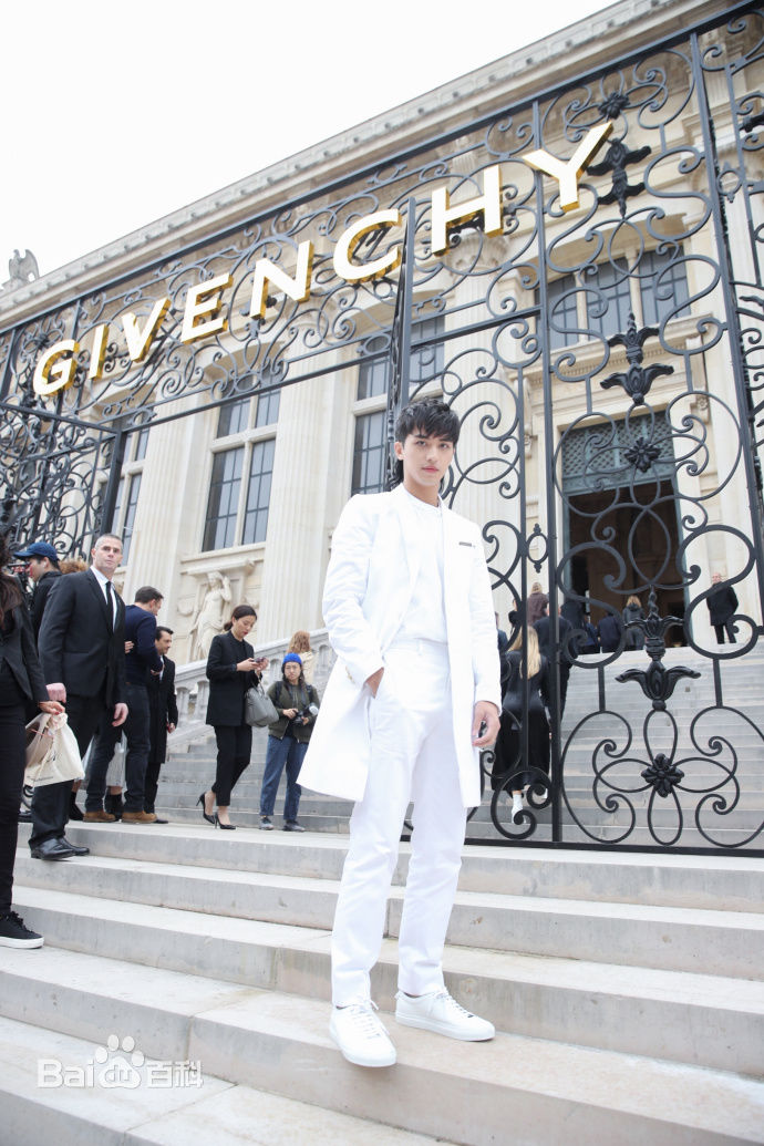许魏洲(Timmy Xu、)巴黎时装周性感图片图集