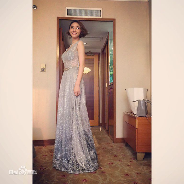 许芳铱活动照壁纸壁纸