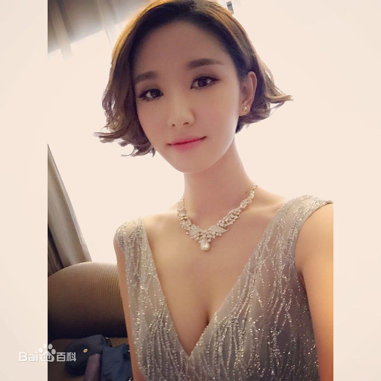 许芳铱活动照壁纸壁纸