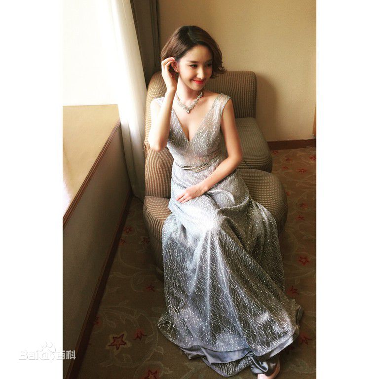 许芳铱活动照壁纸壁纸