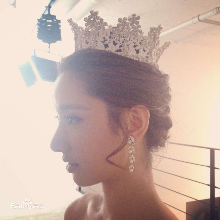 许芳铱广告图素颜照壁纸