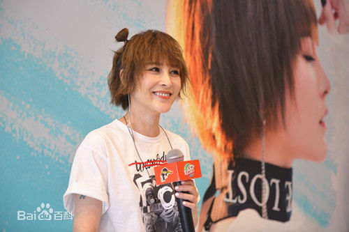 厉娜(Li Na)公益活动生活照