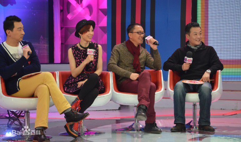 钱波录制电视栏目照片前后照片