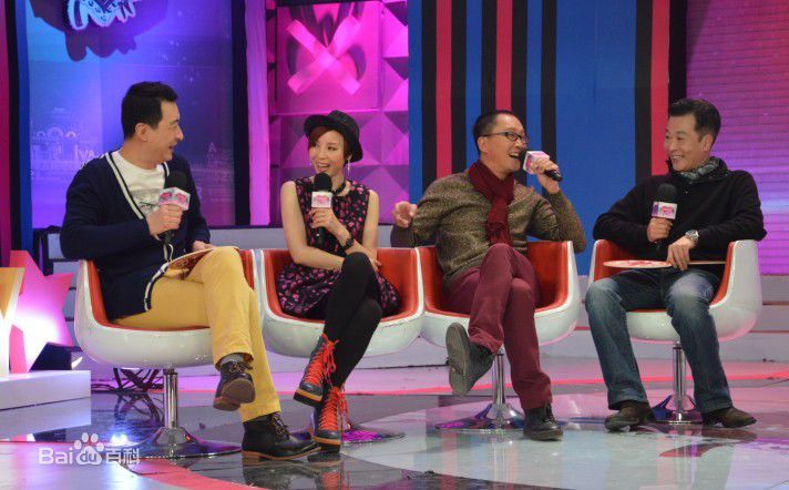 钱波录制电视栏目照片前后照片