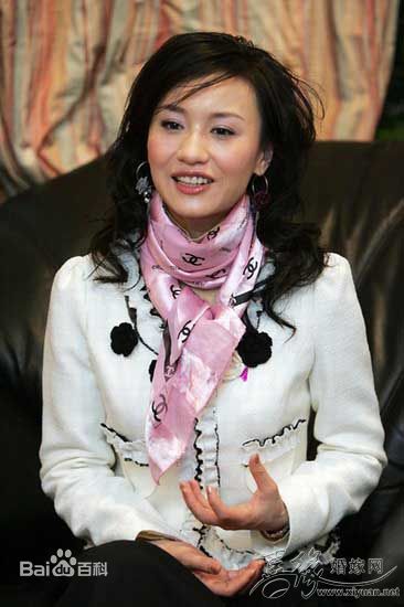 李菲出席活动照性感图片图集