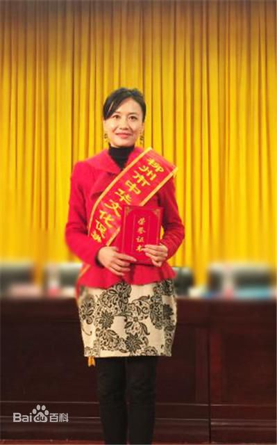 李菲社会活动前后照片