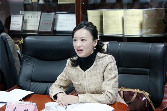 李菲社会活动前后照片