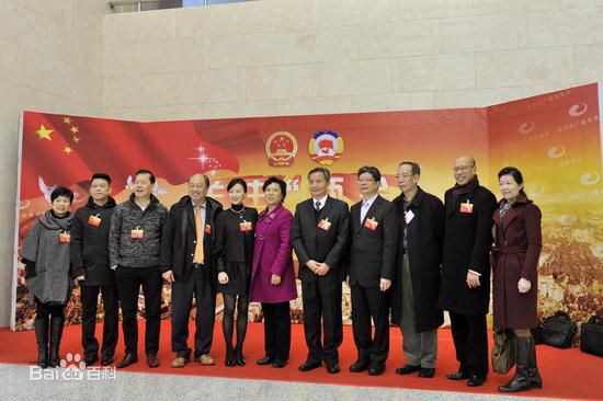 李菲社会活动前后照片