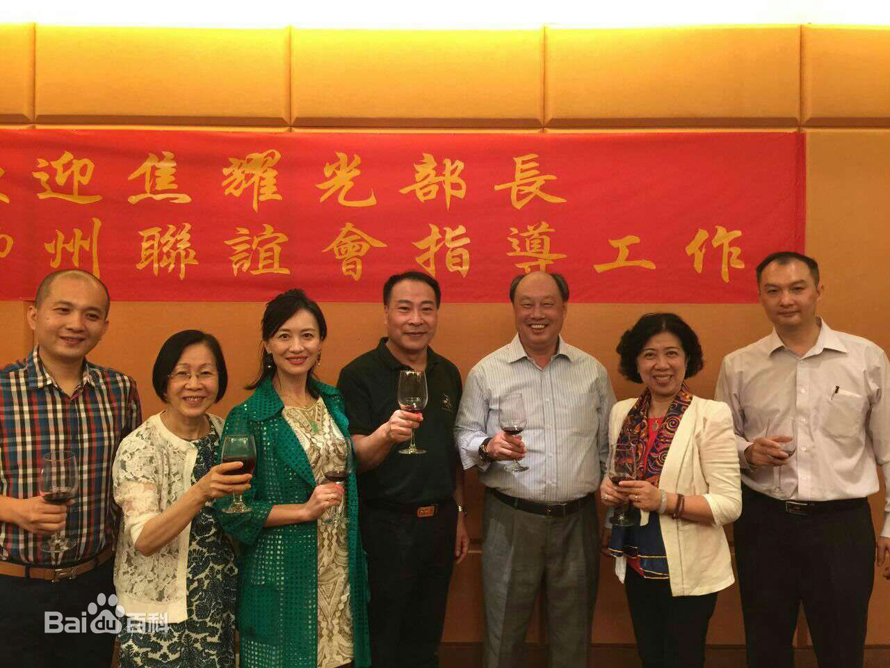 李菲行业活动素颜照壁纸