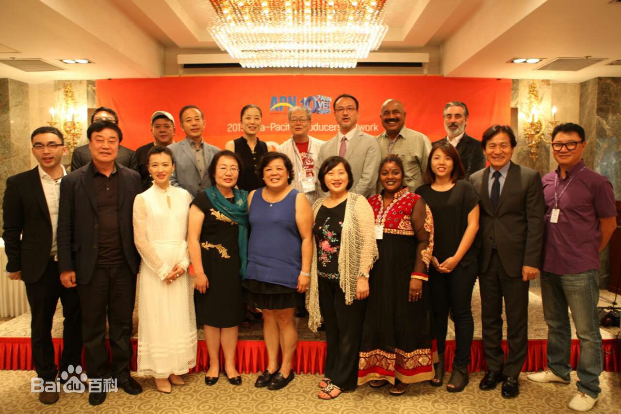 李菲行业活动素颜照壁纸