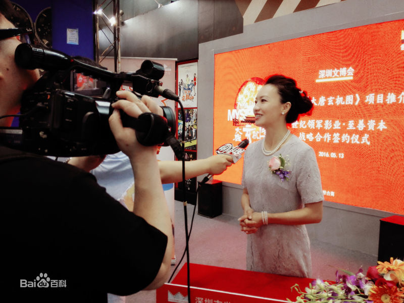 李菲行业活动素颜照壁纸