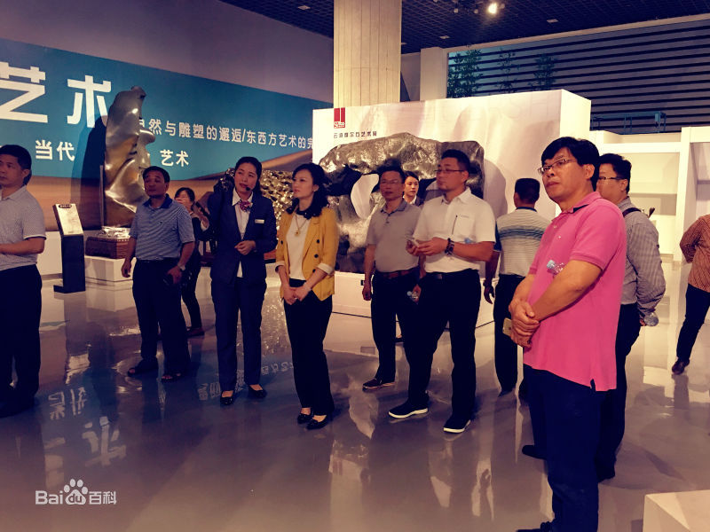 李菲行业活动素颜照壁纸