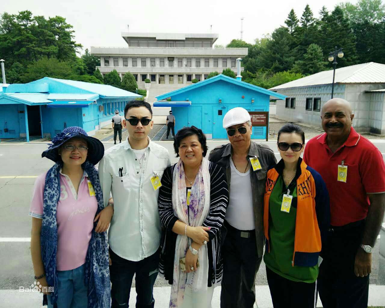 李菲行业活动素颜照壁纸