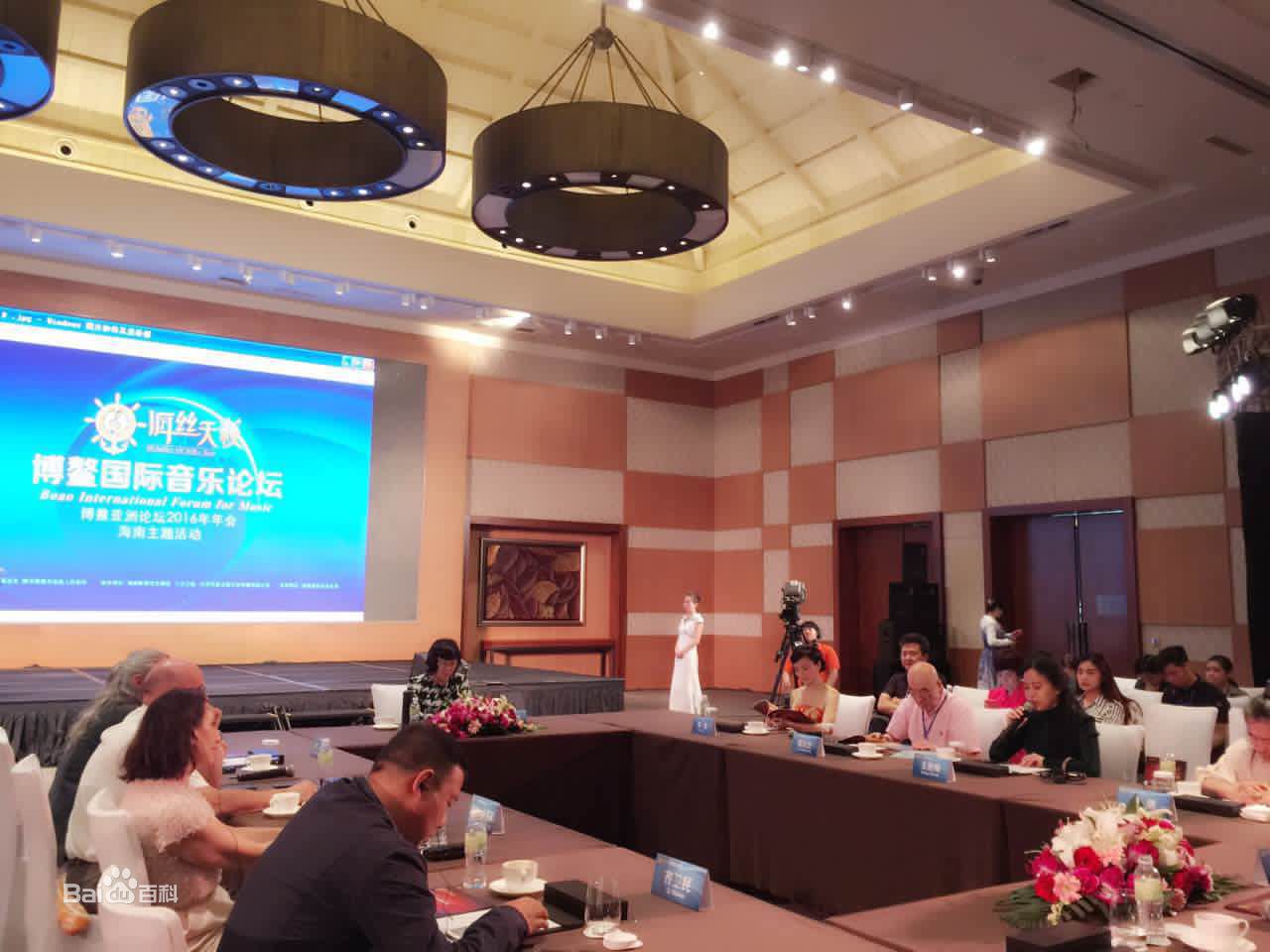 李菲行业活动素颜照壁纸