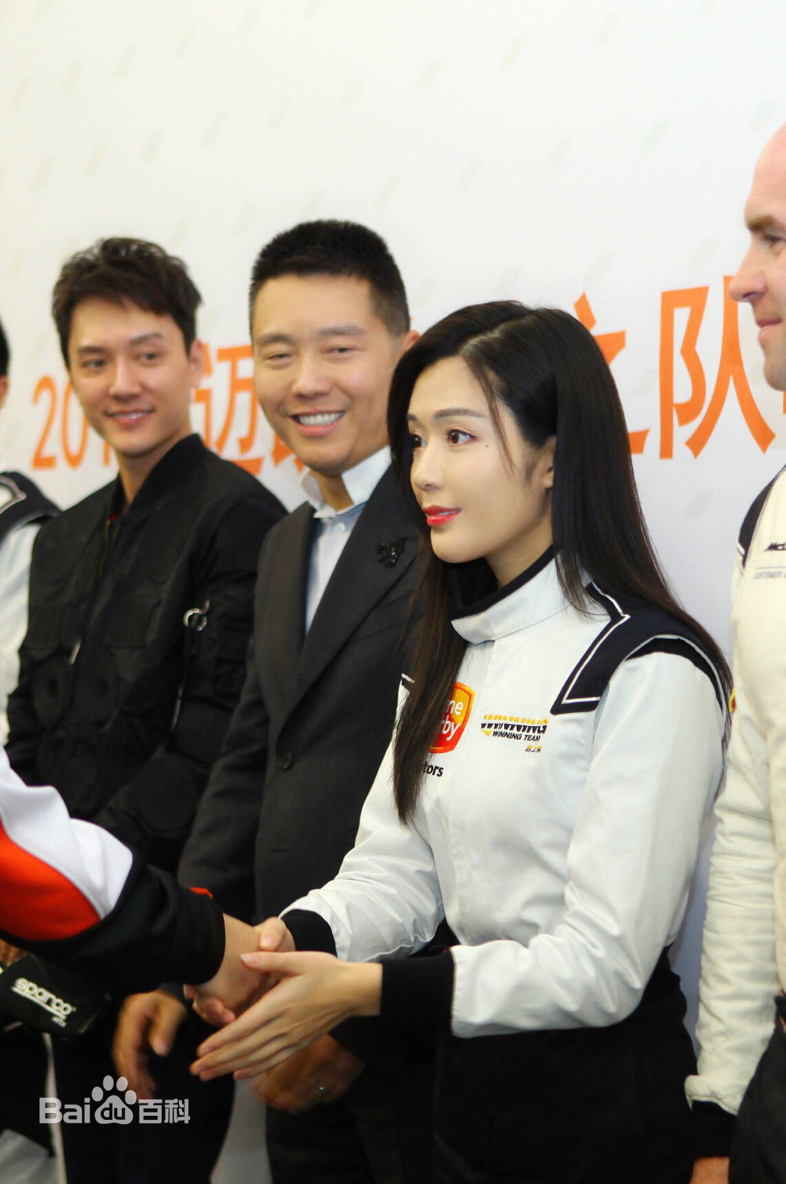 汤晶媚(Tang Jing Mei)签约迈凯伦胜之队图片图集