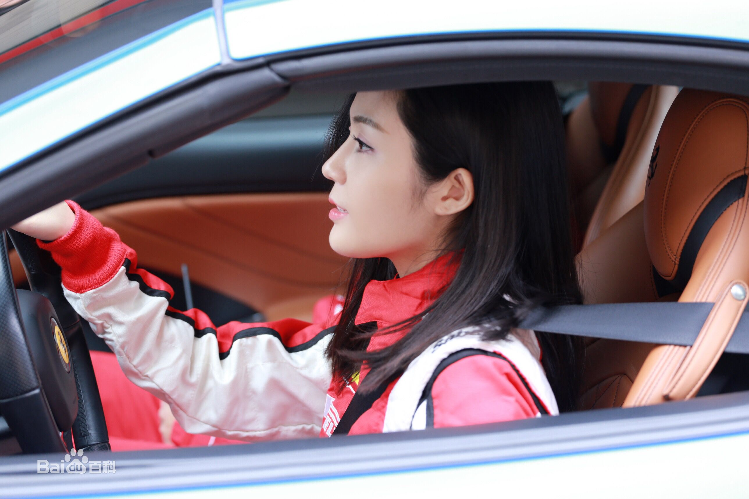 汤晶媚(Tang Jing Mei)签约迈凯伦胜之队图片图集