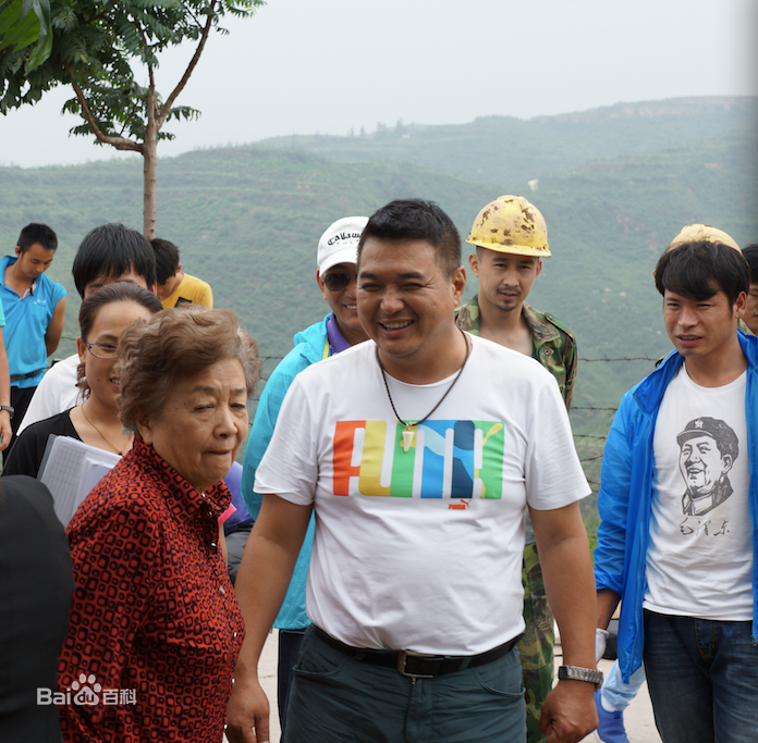 康宁导演在电影《盗爱》拍摄现场得剧照