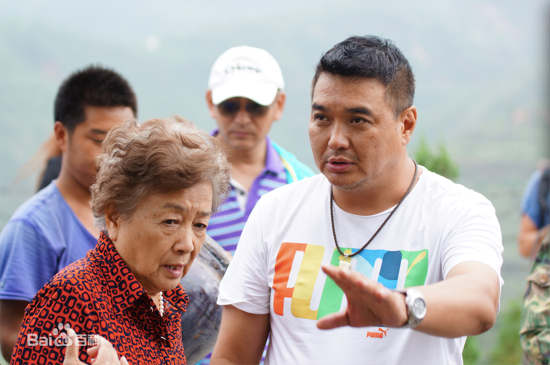 康宁导演在电影《盗爱》拍摄现场得剧照