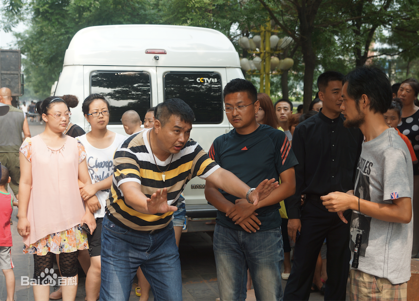 康宁导演在电影《盗爱》拍摄现场得剧照