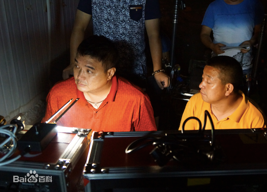 康宁导演在电影《盗爱》拍摄现场得剧照